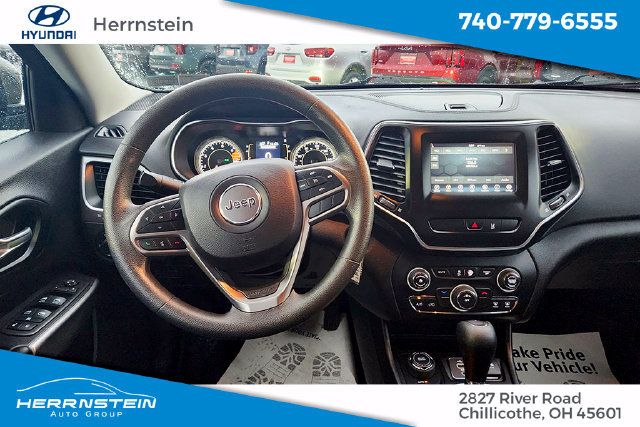 Used 2021 Jeep Cherokee Latitude w/ Mopar Interior Package AWD/4WD image 7