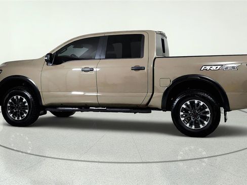 Used 2021 Nissan Titan PRO-4X w/ Pro-4x Convenience Package AWD/4WD image 10