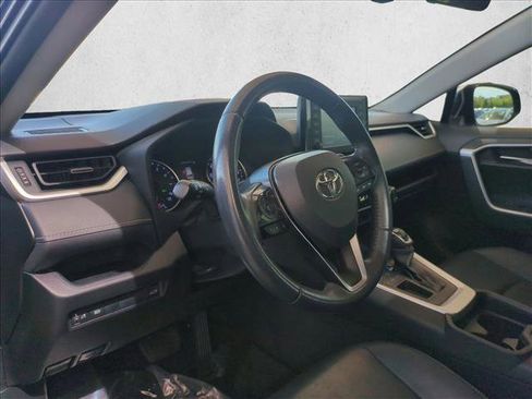Used 2021 Toyota RAV4 XLE Premium FWD image 10