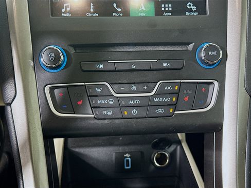 Used 2018 Ford Fusion SE w/ Fusion SE Technology Package FWD image 23