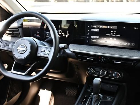 Used 2025 Nissan Kicks SV FWD image 2
