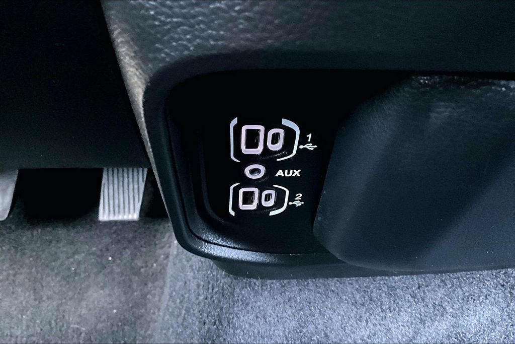 Used 2025 RAM 1500 Laramie AWD/4WD image 17