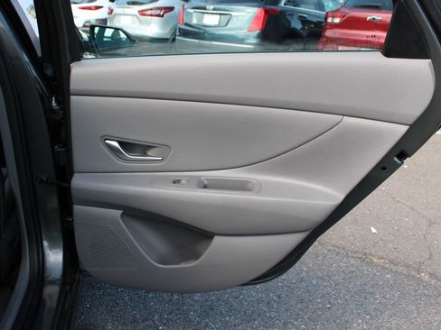Used 2025 Hyundai Elantra Sport FWD image 14