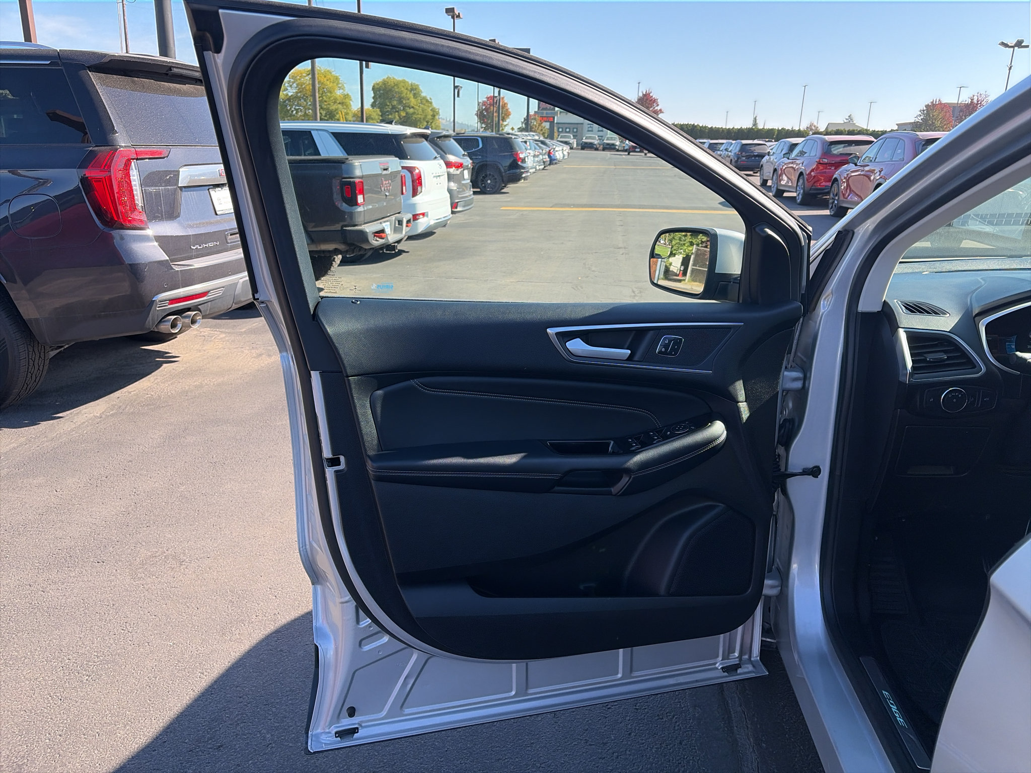 Used 2018 Ford Edge Titanium w/ Equipment Group 301A AWD/4WD image 10