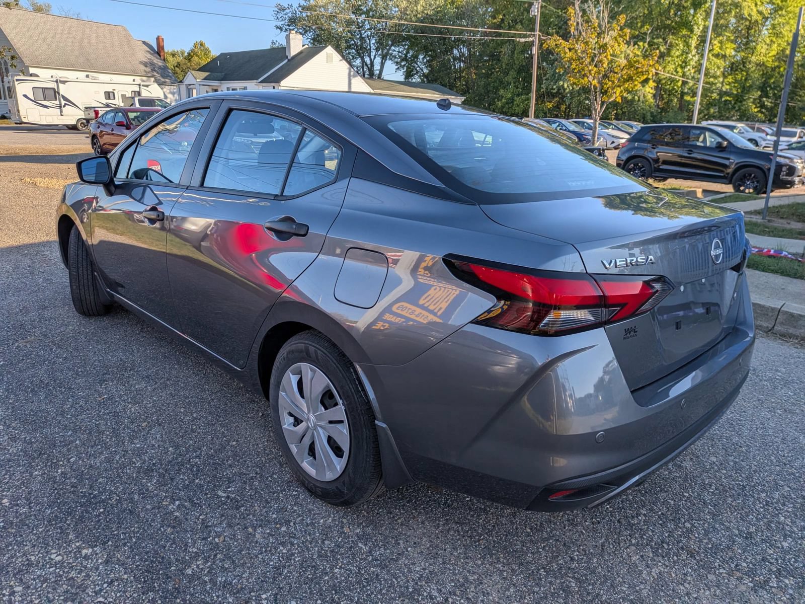 Used 2024 Nissan Versa S FWD image 3