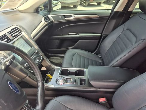 Used 2018 Ford Fusion SE w/ Fusion SE Technology Package FWD image 14