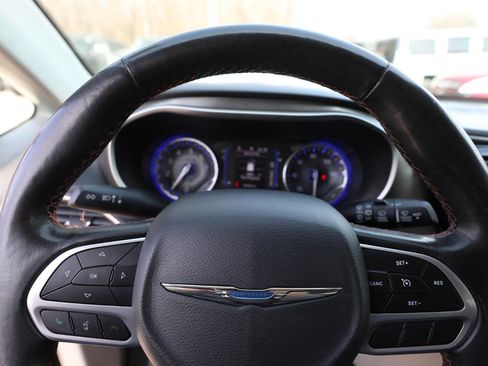 Used 2020 Chrysler Pacifica Touring-L w/ Tire & Wheel Group image 24