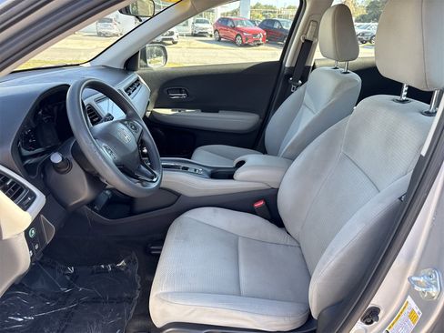 Used 2021 Honda HR-V LX image 9