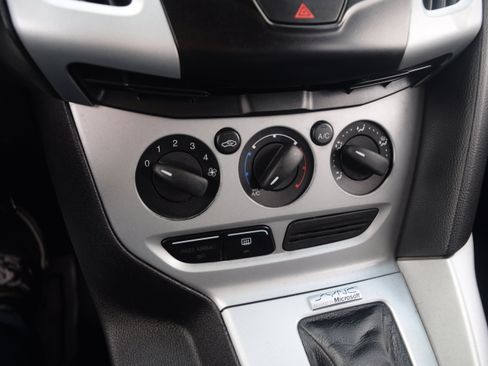 Used 2014 Ford Focus SE w/ Equipment Group 201A FWD image 11