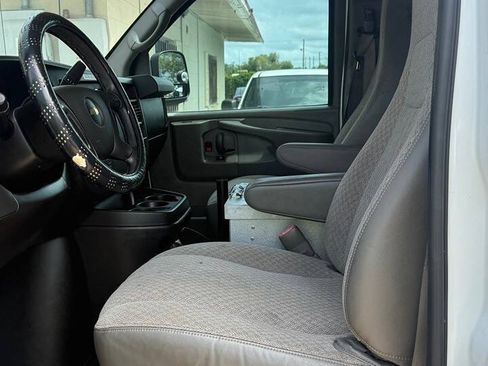 Used 2014 Chevrolet Express 2500 RWD image 14