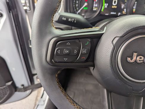 Used 2024 Jeep Wrangler Unlimited image 10