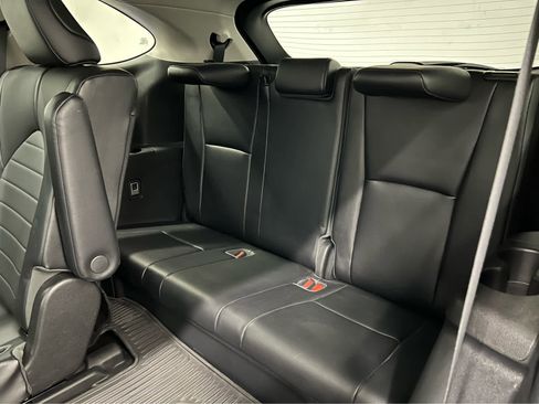 Used 2021 Toyota Highlander XLE image 32