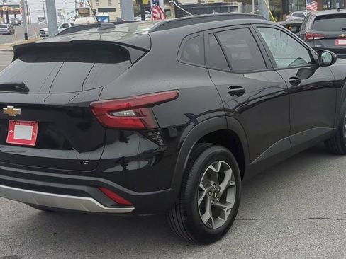 Used 2025 Chevrolet Trax LT w/ Driver Confidence Package image 8