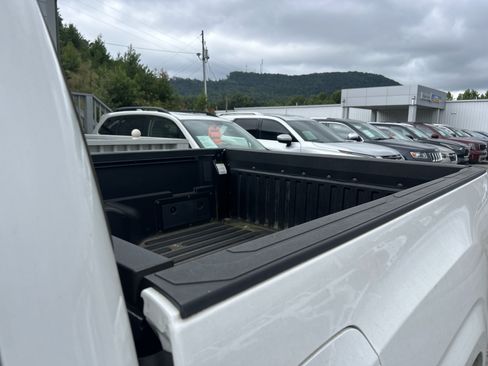 Used 2022 Toyota Tacoma SR w/ SR Convenience Package RWD image 24