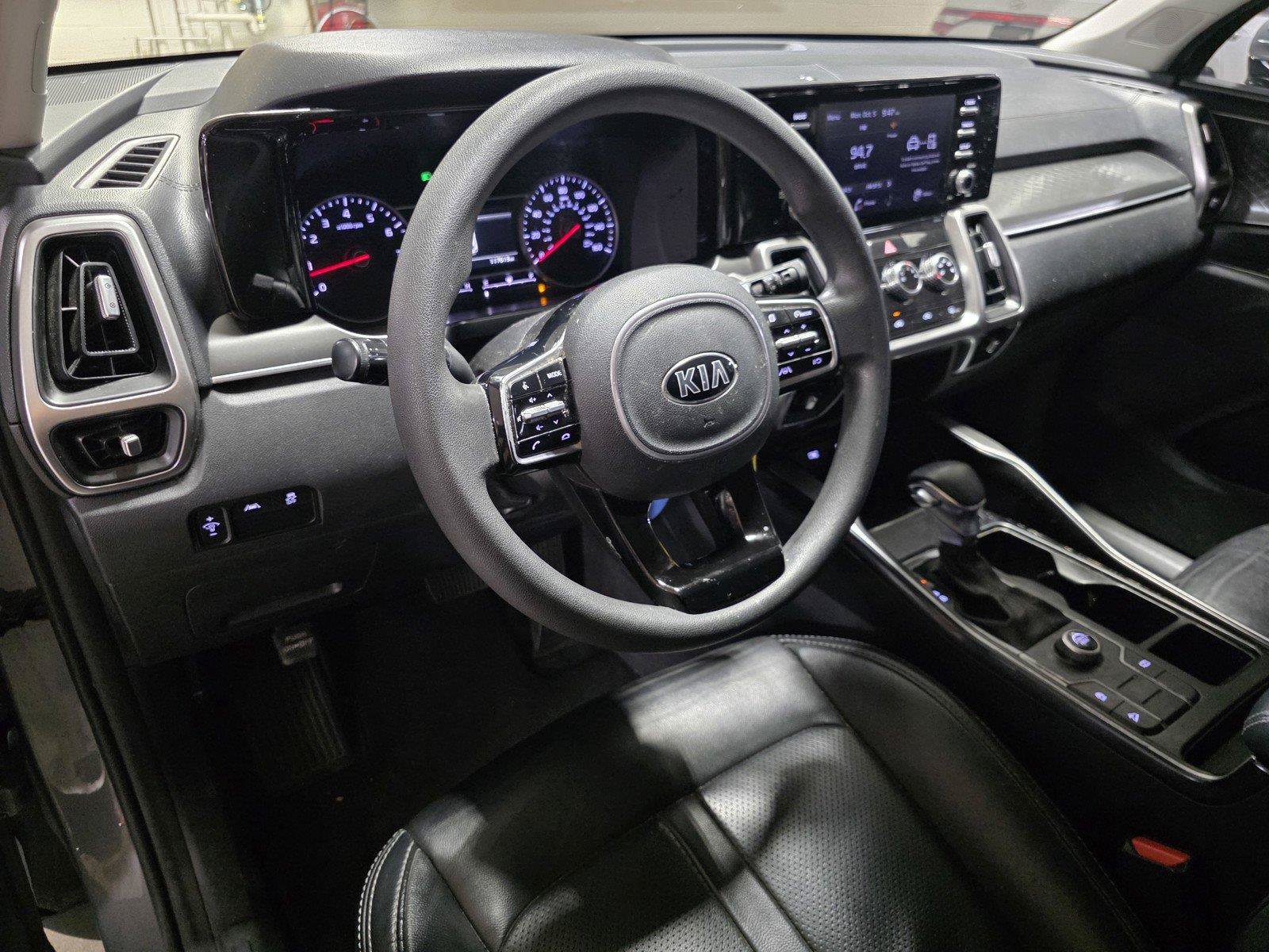 Used 2021 Kia Sorento LX FWD image 18