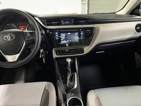 Used 2017 Toyota Corolla LE w/ Carpet Mat Package (TMS) FWD image 21