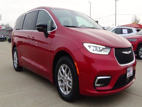 Certified 2025 Chrysler Pacifica Select image 4