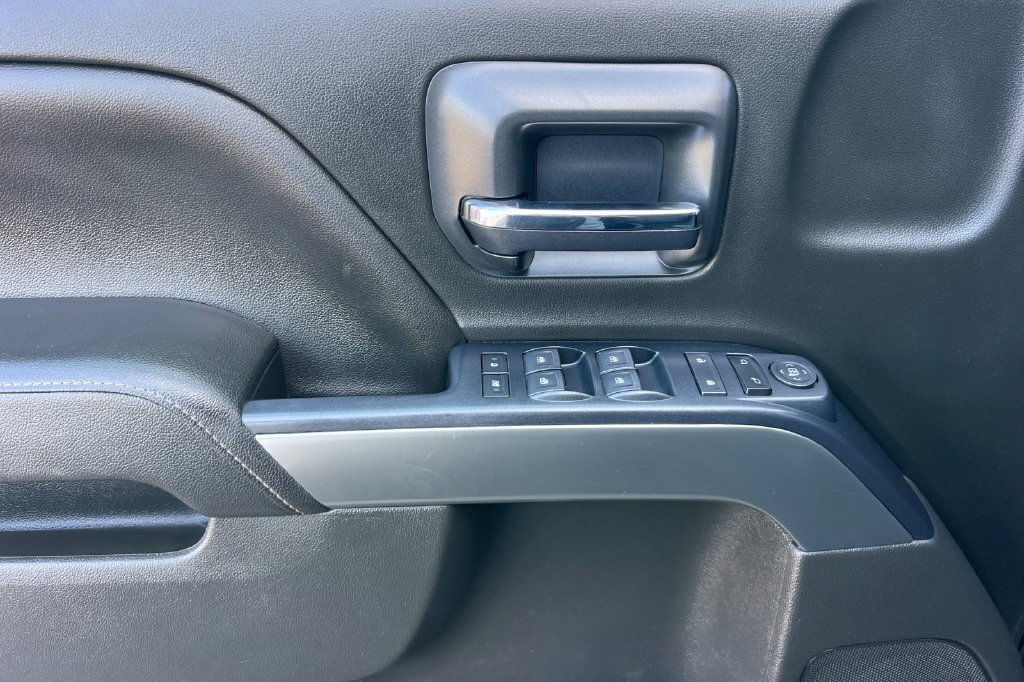 Used 2018 Chevrolet Silverado 1500 LT w/ All Star Edition RWD image 13