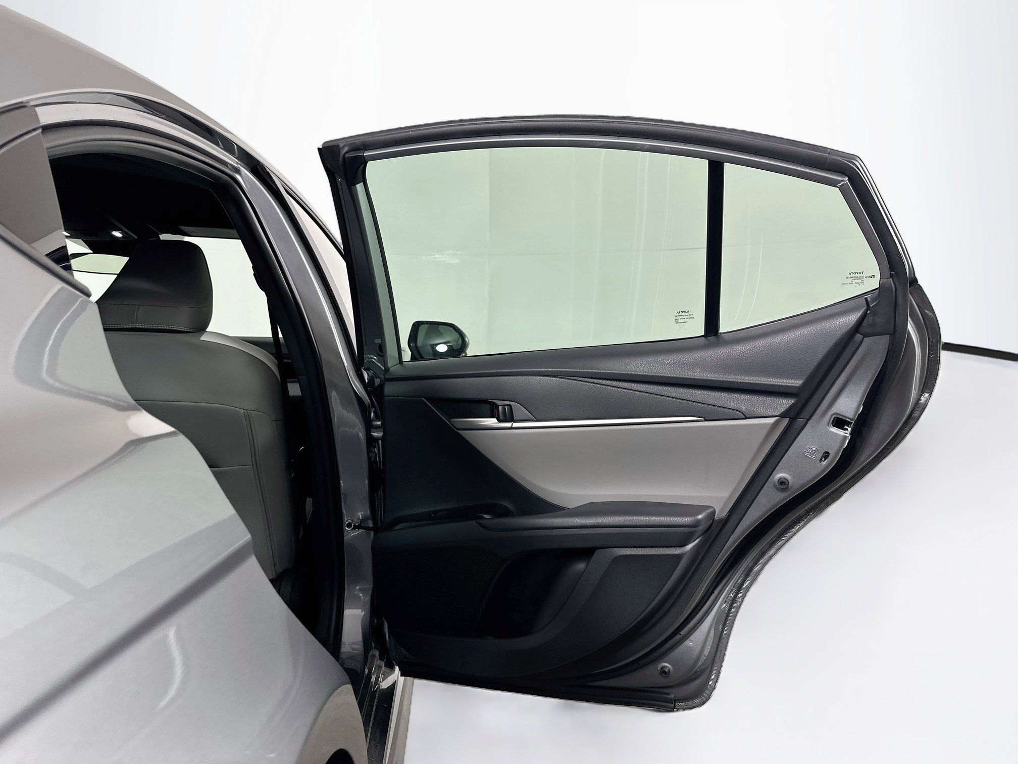 Used 2026 Toyota Camry SE FWD image 29