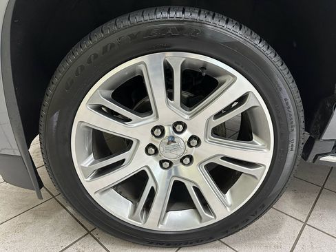 Used 2020 Cadillac Escalade Luxury image 17