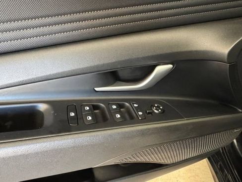 Used 2023 Hyundai Elantra Limited FWD image 5