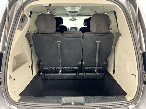 Used 2014 Chrysler Town & Country Touring image 19