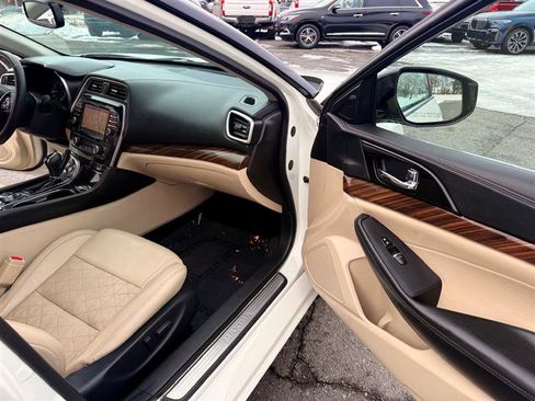 Used 2016 Nissan Maxima Platinum image 12