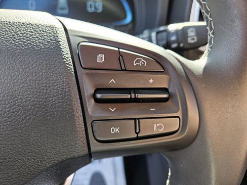 Used 2025 Hyundai Venue SEL image 26