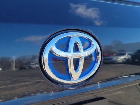 Used 2024 Toyota Highlander XLE AWD/4WD image 6