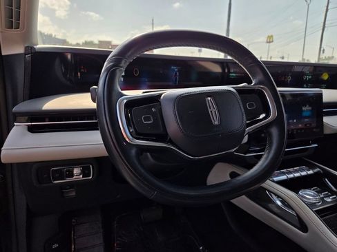 Used 2024 Lincoln Nautilus Reserve AWD/4WD image 11