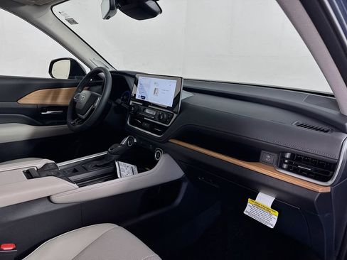 New 2026 Toyota Grand Highlander FWD image 31