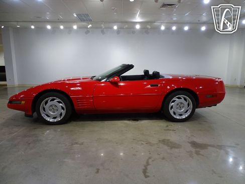 Used 1992 Chevrolet Corvette Convertible image 7