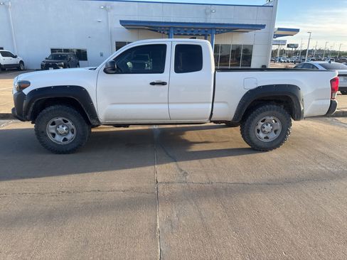 Used 2021 Toyota Tacoma SR image 2