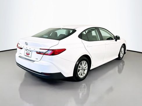 Used 2025 Toyota Camry LE image 5