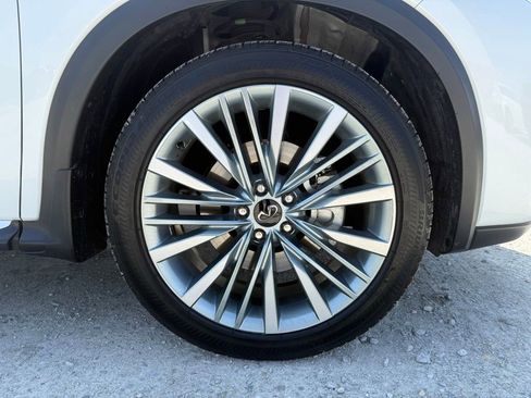 Used 2024 INFINITI QX50 Sensory image 17