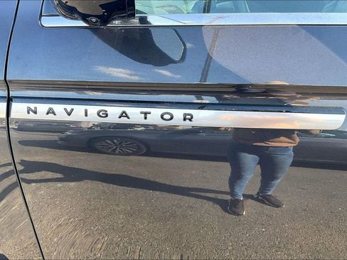 Used 2025 Lincoln Navigator Reserve AWD/4WD image 26