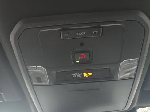 Used 2025 Toyota Tacoma TRD Sport image 32