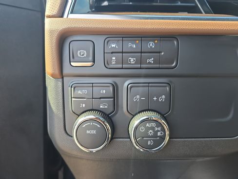 Used 2025 Chevrolet Tahoe High Country image 28