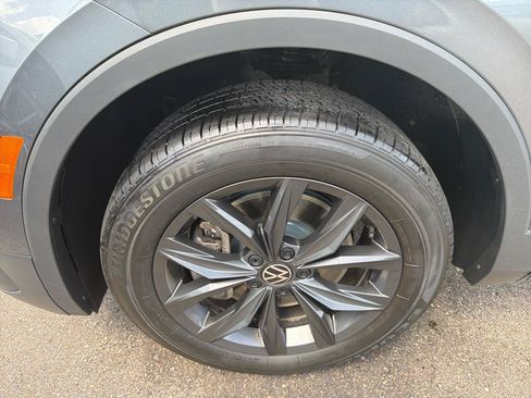 Used 2024 Volkswagen Tiguan SE AWD/4WD image 34