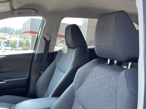 Certified 2025 Toyota RAV4 XLE AWD/4WD image 18