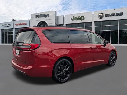 New 2026 Chrysler Pacifica Limited w/ S Appearance Package