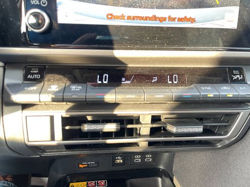 Used 2025 Toyota Camry LE image 19