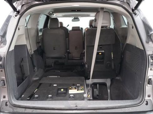 Used 2021 Toyota Sienna XLE image 33