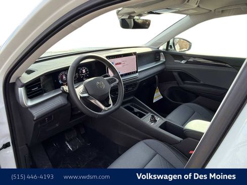 New 2026 Volkswagen Tiguan SE image 2