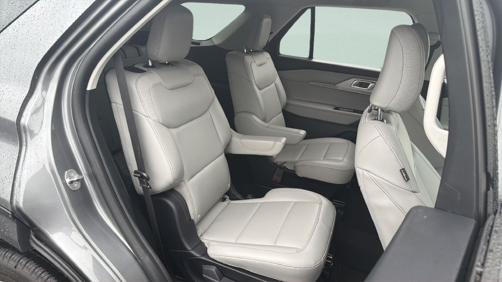 Certified 2025 Ford Explorer Active w/ Active Comfort Package AWD/4WD image 20