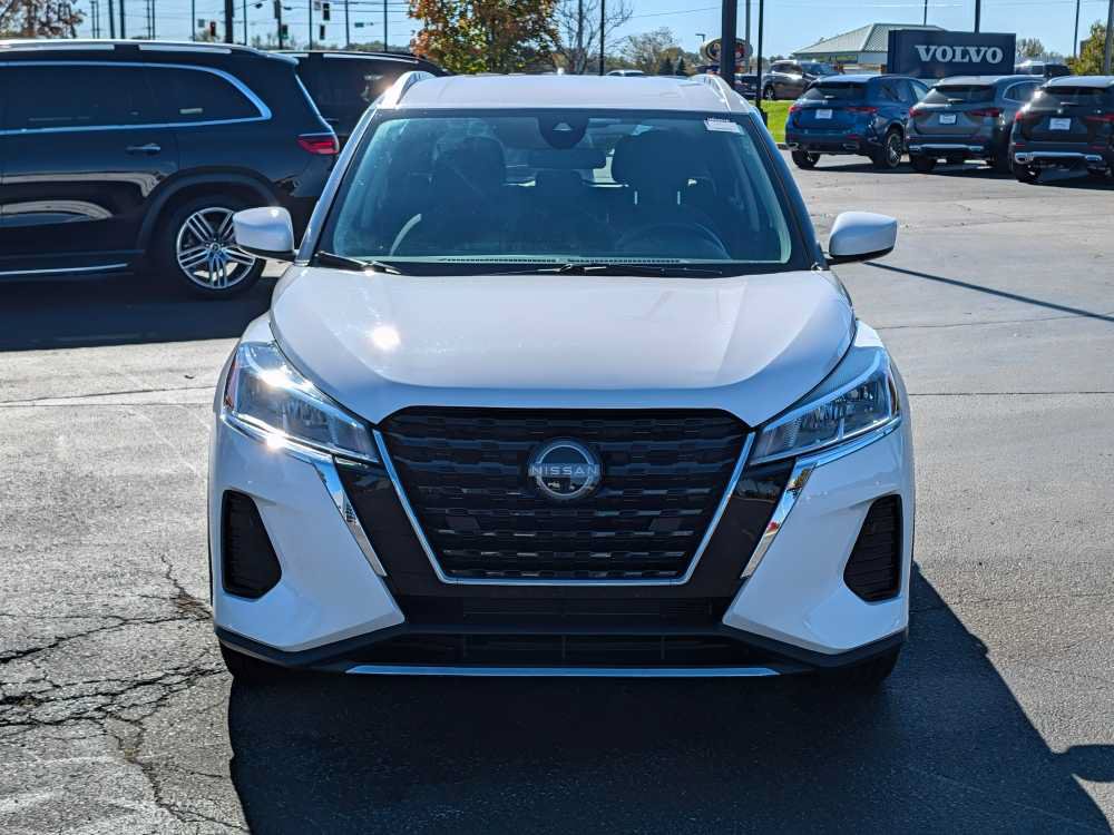 Used 2023 Nissan Kicks SV FWD image 2