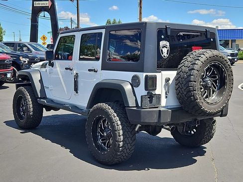 Used 2018 Jeep Wrangler Unlimited Rubicon w/ Dual Top Group AWD/4WD image 4