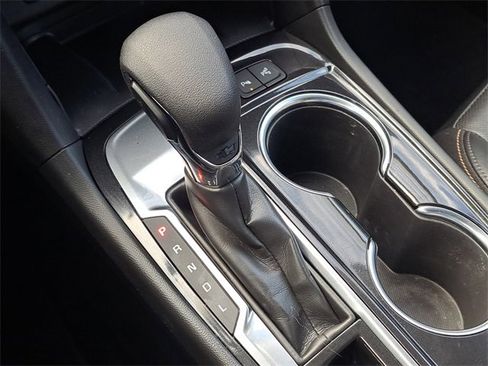 Used 2023 Chevrolet Equinox Premier image 16