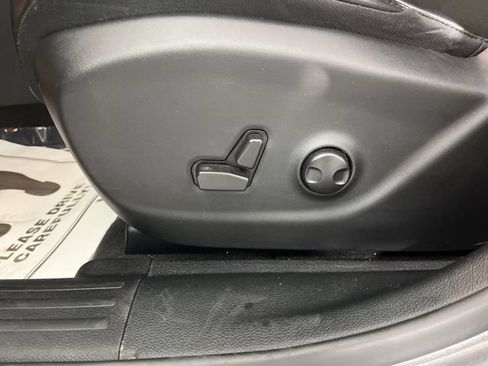 Used 2022 Jeep Cherokee Trailhawk w/ Comfort/Convenience Group AWD/4WD image 36