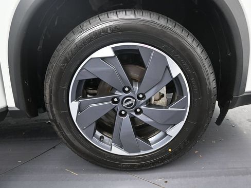 Used 2024 Nissan Rogue SV FWD image 46